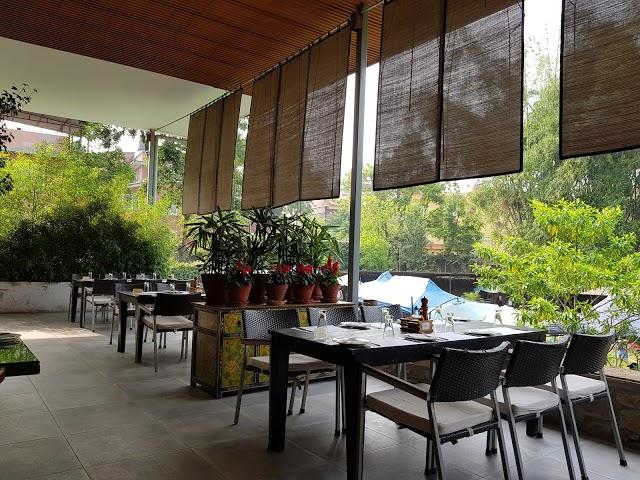 Le Sherpa Farmer's Market